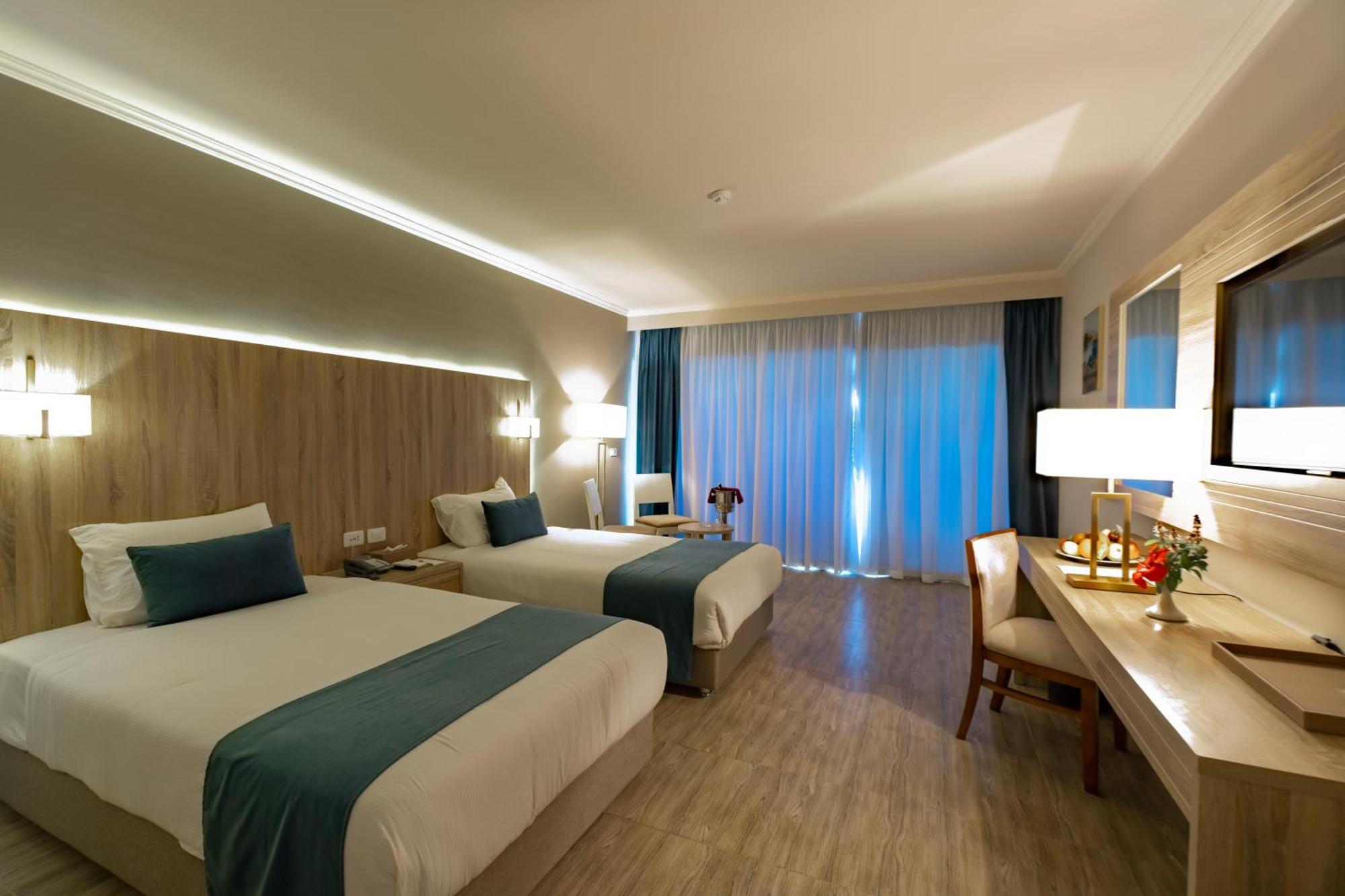 Chambre Double Supérieure - Vue Partielle sur Mer